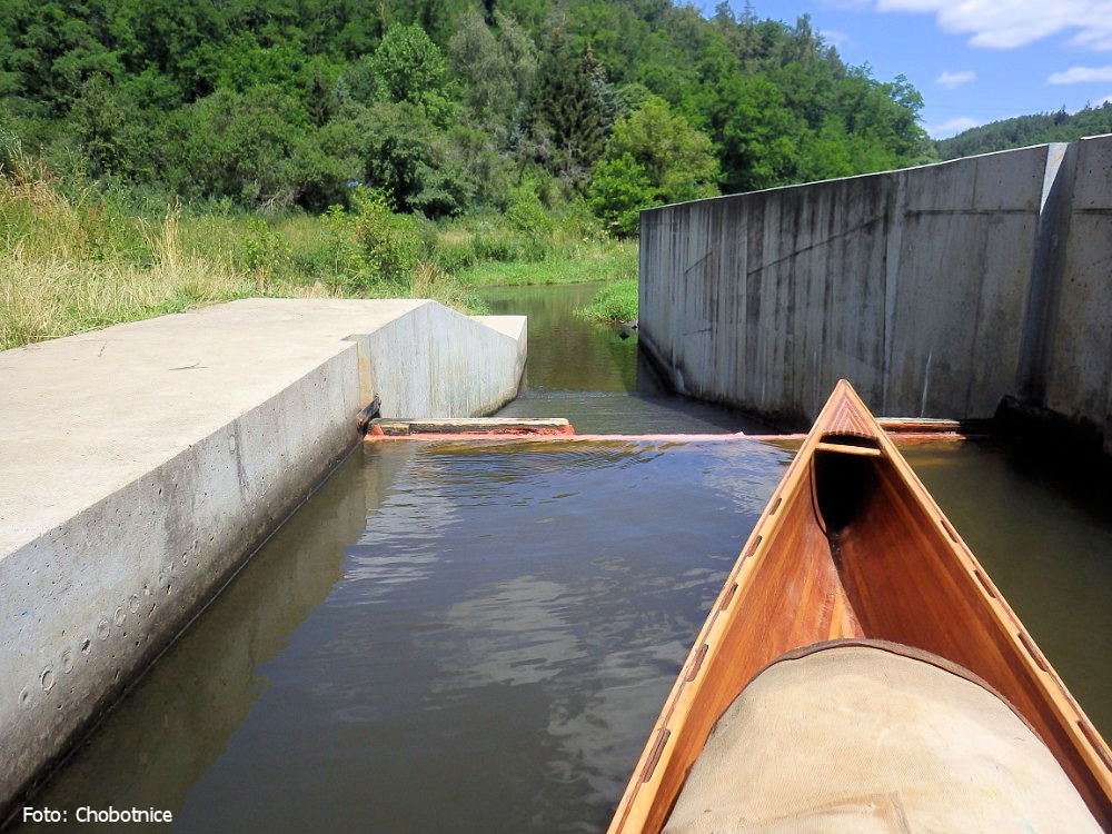 rkm. 111,4 Jez Kaceřovský mlýn - propust,  9m3/s v Berouně, 07/2020