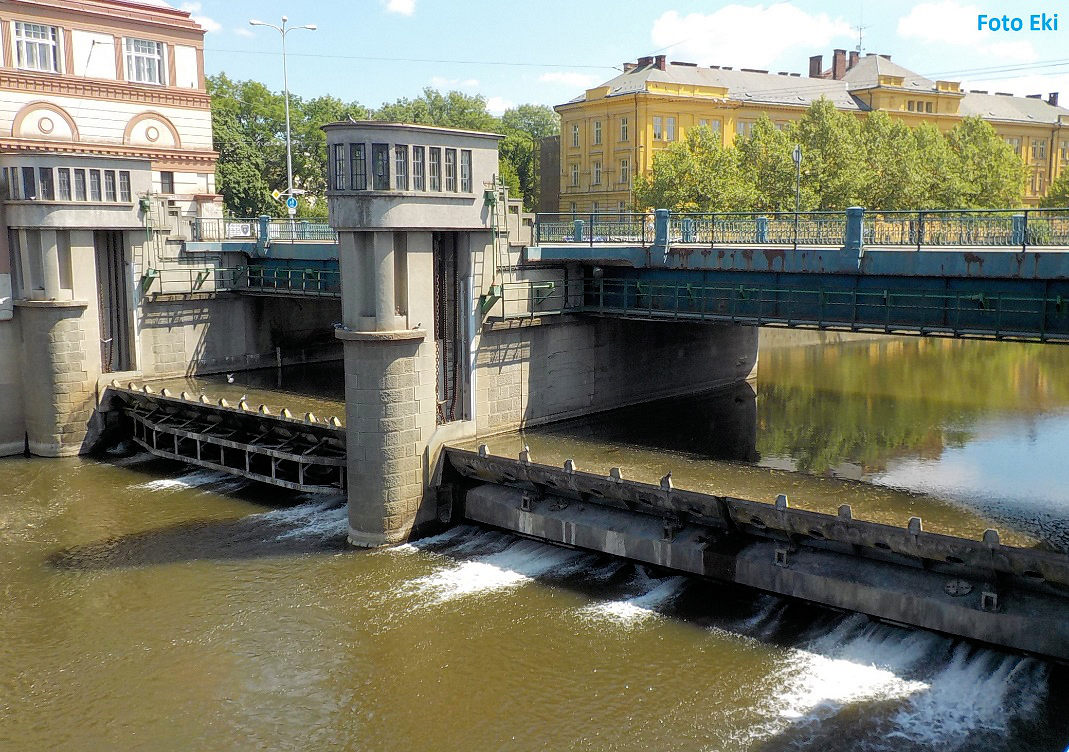 rkm. 0,6 Moravský jez v Hradci Králové 