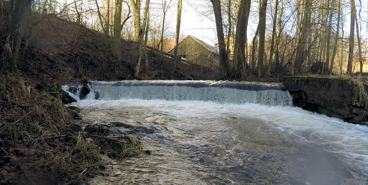 rkm. 39,0 Stupeň za pilou u Dobrého za 2,3 m3/s, 6.1.2018