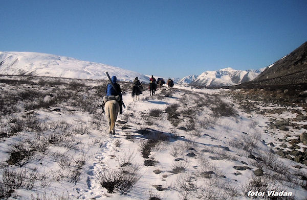 Na koních skrze horské sedlo 2000m