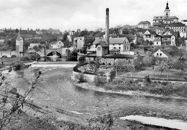 Historická fotografie jezu na ř. km 44,9 ve Stříbře