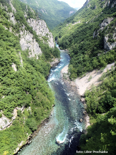 Piva. Z mostu spíš krajinovka než WW, jenže chyba lávky