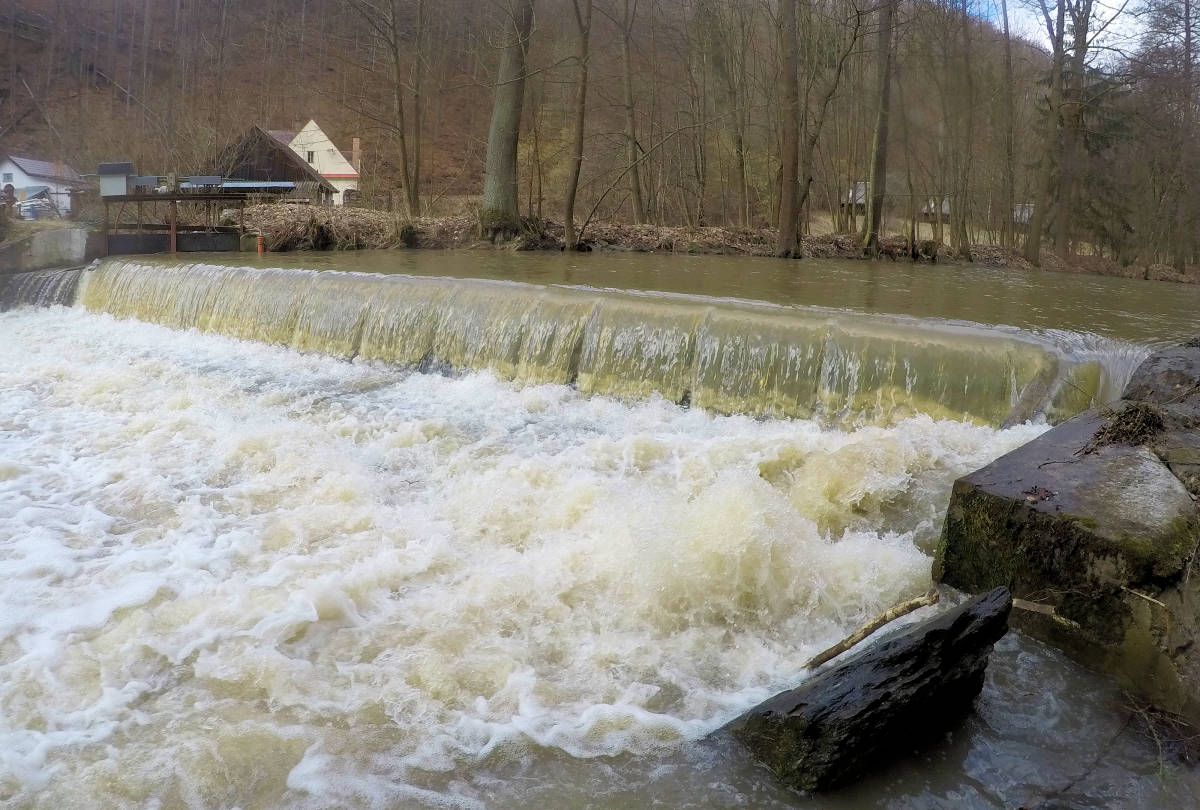 rkm. 3,7 jez na Březné, 24.02.2020, 102 cm (6m3/s)