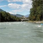 Lavka pred laznemi Tarasp pres Scuol