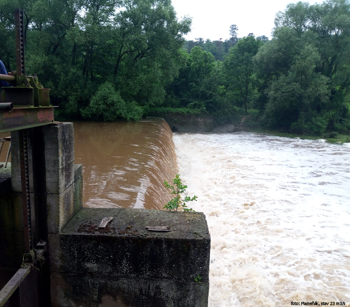 rkm. 7,8 Jez za zvýšeného průtoku