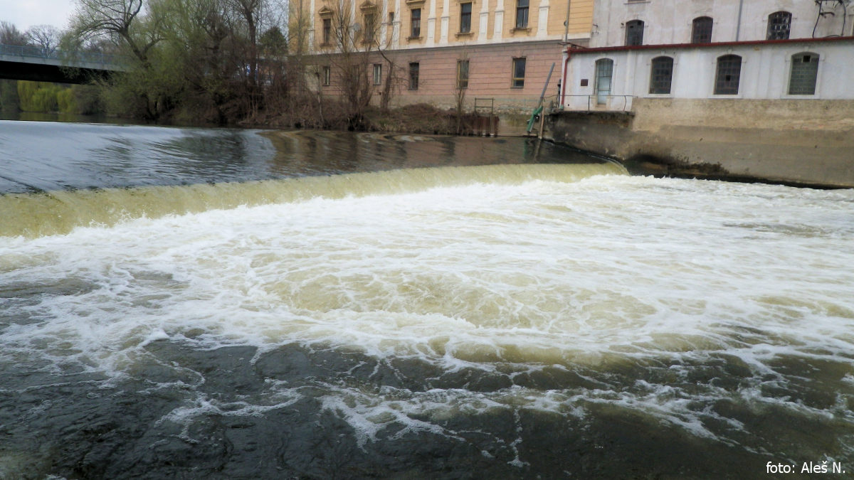 rkm. 54 Jez Jiráskovy mlýny, 18.4.2021, 29 m3/s na LG Louny