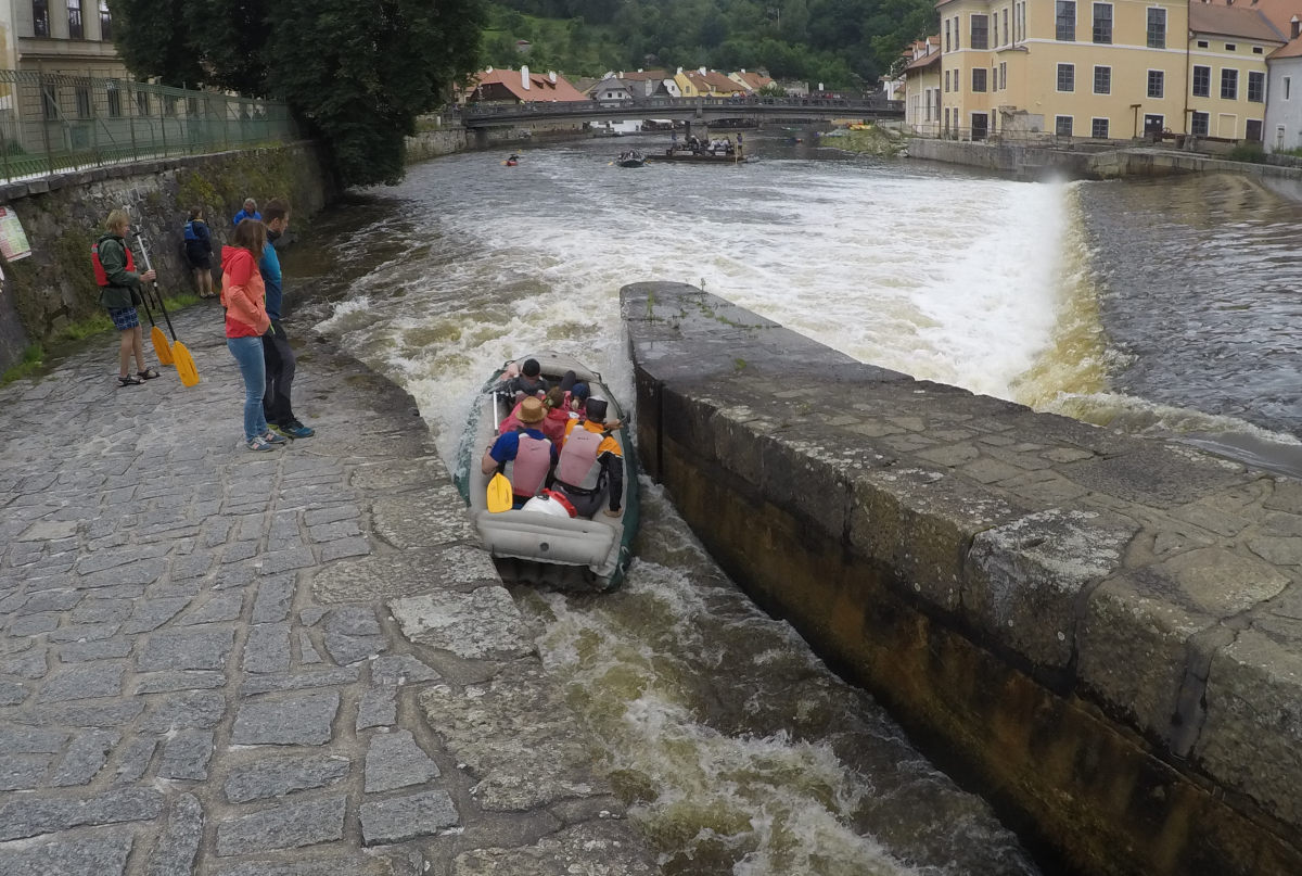 rkm. 283,0  Mrázkův mlýn, Český Krumlov 07/07/2022, stav 40 m3/s