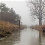 Vodoměrná stanice a pěší lávka přes Štítarský potok (stav 116 cm, únor 2021)