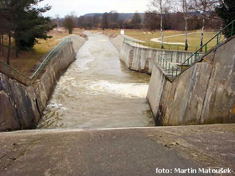 rkm. 14,8 hráz přehrady Klabava