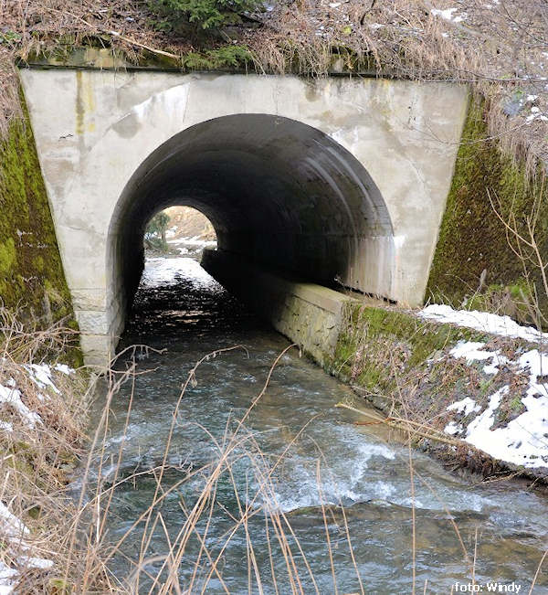 Viadukt u železniční zastávky Nížkov