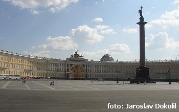 Petrohrad - namesti pred Ermitazi