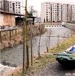 Jez a řeka v Hylvátech, 2 km před ústím do Orlice